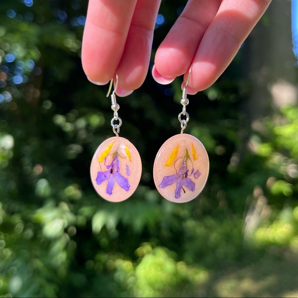 Handmade Real Dried Flower UV Resin Earrings - Picture 9 of 16